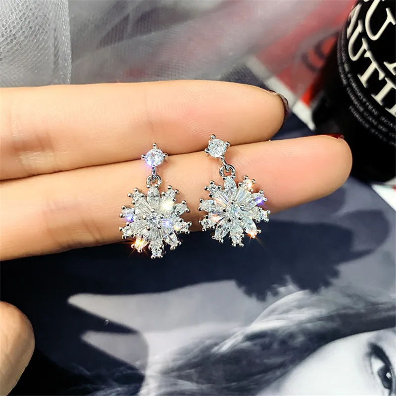 FYUAN Small Zircon Stud Earrings for Women Girl Bijoux Snowflake Crystal Earrings Fashion Jewelry Gifts
FYUAN Small Zircon Stud Earrings for Women Girl Bijoux Snowflake Crystal Earrings Fashion Jewelry Gifts