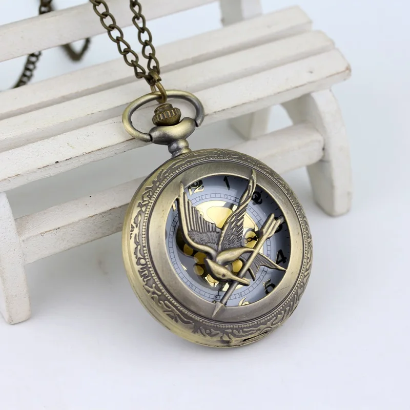 2019 Hot Retro Vintage Hollow Hunger Game Steampunk Quartz Pocket Watch Large Necklace Fashion Bronze Watches Relogio De Bolso
2019 Hot Retro Vintage Hollow Hunger Game Steampunk Quartz Pocket Watch Large Necklace Fashion Bronze Watches Relogio De Bolso
