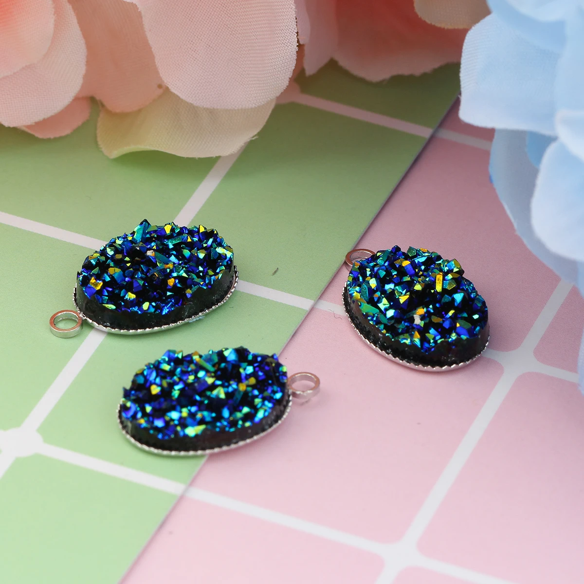 Druzy Copper Ellipse Charm Pendant Blue AB Color Matte Round Resin Patch Pendant For Women DIY Necklace Jewelry Gift New
Druzy Copper Ellipse Charm Pendant Blue AB Color Matte Round Resin Patch Pendant For Women DIY Necklace Jewelry Gift New