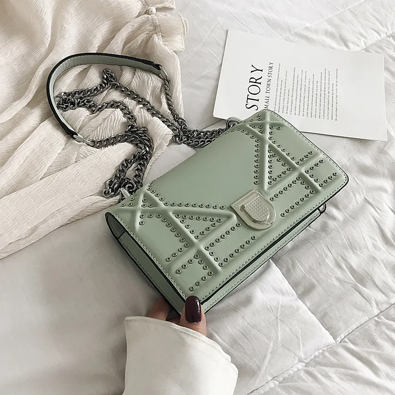 The new fashion Korean version of Baiji oblique bag simple rivet small square bag tide
The new fashion Korean version of Baiji oblique bag simple rivet small square bag tide