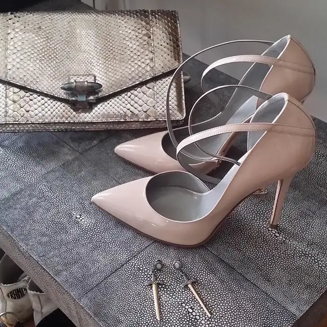 XingDeng Ladies Party Sexy Patent Leather Design Thin Heels Stietto Shoes Women Cross Strap Pointed Toe High Heels Pumps Shoes
XingDeng Ladies Party Sexy Patent Leather Design Thin Heels Stietto Shoes Women Cross Strap Pointed Toe High Heels Pumps Shoes