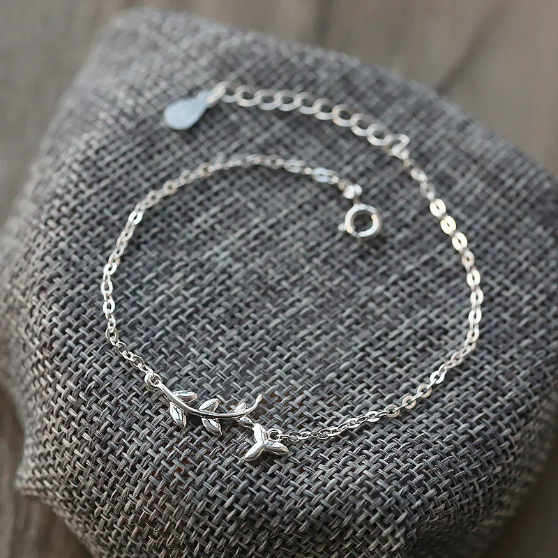 Korean Fashion Small Fresh Exquisite Olive Leaf Bracelets For Women 30% Silver 925 Jewelry Elegant Wild Copper Charm Bracelet
Korean Fashion Small Fresh Exquisite Olive Leaf Bracelets For Women 30% Silver 925 Jewelry Elegant Wild Copper Charm Bracelet