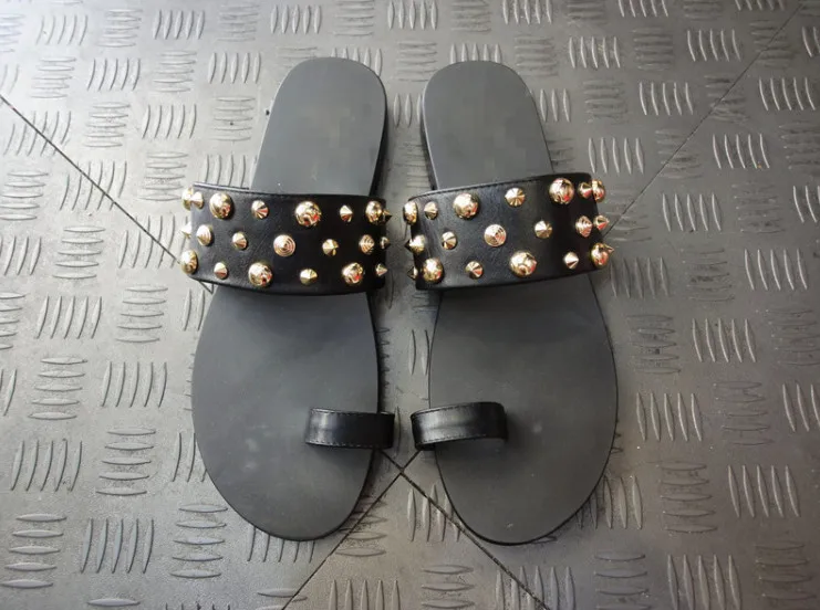 Summer New Style Men Fashion Flat Casual Slippers Men Retro Metal Enaland Style Beach Business Breathable Flat Slippers
Summer New Style Men Fashion Flat Casual Slippers Men Retro Metal Enaland Style Beach Business Breathable Flat Slippers