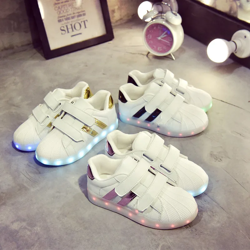 Children USB Charging Colorful Luminous Flash Shoes Low-cut Boys and Girls Kid's Baby Led Colorful Shiny 7colrs Shoes 
Children USB Charging Colorful Luminous Flash Shoes Low-cut Boys and Girls Kid's Baby Led Colorful Shiny 7colrs Shoes
