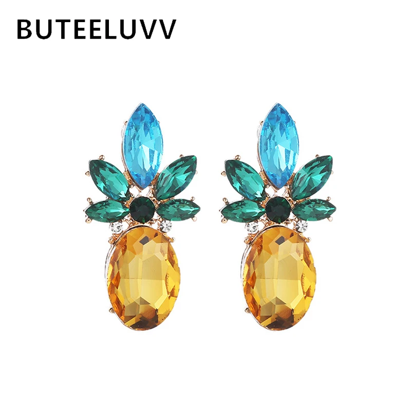 BUTEELUVV Crystal Pineapple Stud Earrings Fashion Jewelry Bohemian Elegant Acrylic Crystal Fruit Statement Earrings for Women
BUTEELUVV Crystal Pineapple Stud Earrings Fashion Jewelry Bohemian Elegant Acrylic Crystal Fruit Statement Earrings for Women