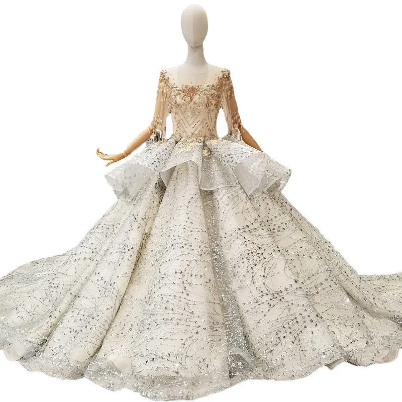 2018 New Bling Bling Crystals Lace Beads Half Sleeves Scoop Neck Cathedral Train Bridal Gowns Ball Gown Vintage Wedding Dresses
2018 New Bling Bling Crystals Lace Beads Half Sleeves Scoop Neck Cathedral Train Bridal Gowns Ball Gown Vintage Wedding Dresses