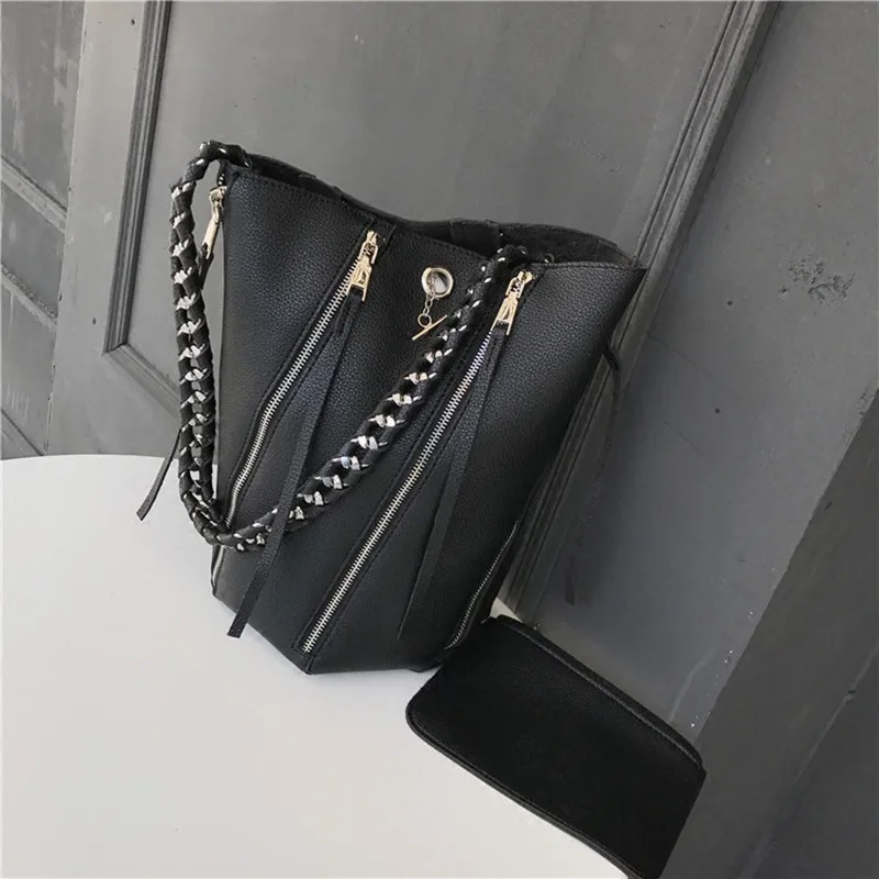Handcuffs chain bucket bag female 2018 spring new punk style handbag large bag female soft leather shoulder bag
Handcuffs chain bucket bag female 2018 spring new punk style handbag large bag female soft leather shoulder bag