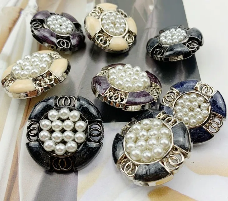 2019 New 10 pcs Drip oil High grade Metal Diamond jacket buttons shirt Sweater button Decorations Accessories 25mm Free shipping
2019 New 10 pcs Drip oil High grade Metal Diamond jacket buttons shirt Sweater button Decorations Accessories 25mm Free shipping