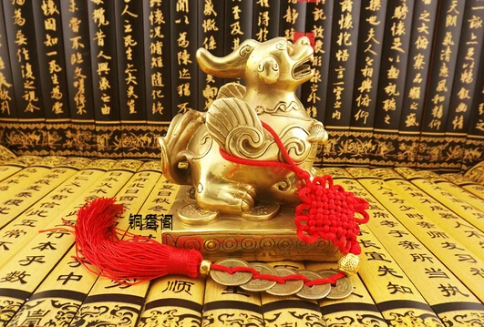 B0601 421 Old antique Bronze Arts & Crafts Copper copper pi xiu feng shui decoration big Small lucky crafts apotropaic statue
B0601 421 Old antique Bronze Arts & Crafts Copper copper pi xiu feng shui decoration big Small lucky crafts apotropaic statue