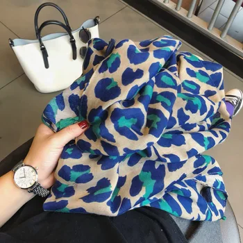 Another round of classic scarf Korean version of women's winter Blue Leopard Print Cotton and hemp hand feel long dual-purpose
Another round of classic scarf Korean version of women's winter Blue Leopard Print Cotton and hemp hand feel long dual-purpose