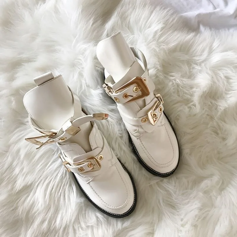 2018 explosion models Europe and the United States large size waterproof platform hollow women's boots white 1120
2018 explosion models Europe and the United States large size waterproof platform hollow women's boots white 1120