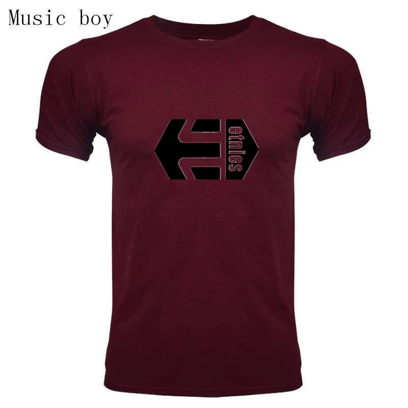 2018 New Solid color Etnies T Shirt Mens Black And White 100% cotton T-shirts Summer Skateboard Tee Boy Skate Tshirt Tops
2018 New Solid color Etnies T Shirt Mens Black And White 100% cotton T-shirts Summer Skateboard Tee Boy Skate Tshirt Tops