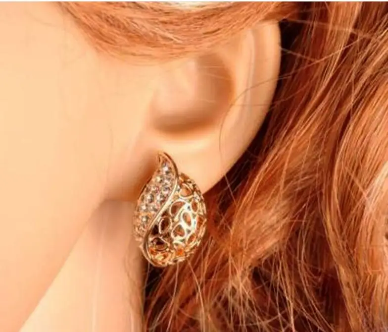 Fashion half-drilled leaf bud-shaped exquisite lady temperament earrings Acacia leaf earrings
Fashion half-drilled leaf bud-shaped exquisite lady temperament earrings Acacia leaf earrings