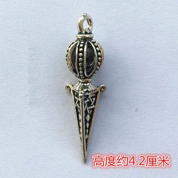 Antique imitation silver Vajra skull as trumpet keychain pendant
Antique imitation silver Vajra skull as trumpet keychain pendant