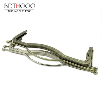 10pcs 27cm Lips Metal Purse Frame Handle DIY Kiss Clasp Lock for Women Clutch Handbag Hardware Antique Bronze Bag Accessories
10pcs 27cm Lips Metal Purse Frame Handle DIY Kiss Clasp Lock for Women Clutch Handbag Hardware Antique Bronze Bag Accessories
