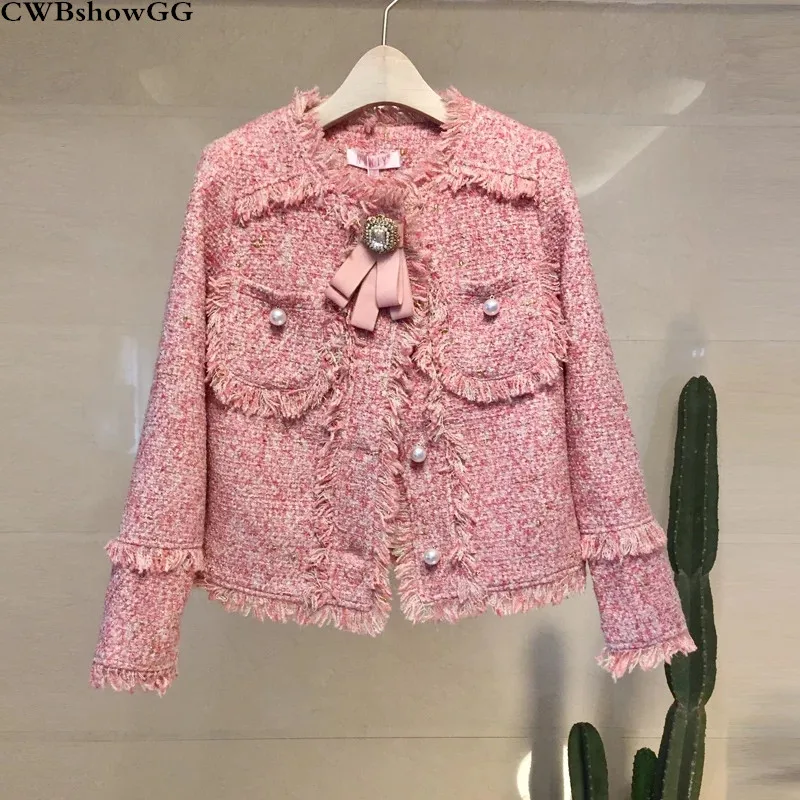 2019 Autumn And Winter New Luxury Brand Vintage Woolen Tweed Tassel Small Fragrance Ladies Fashion Bow Pearl Button Jacket
2019 Autumn And Winter New Luxury Brand Vintage Woolen Tweed Tassel Small Fragrance Ladies Fashion Bow Pearl Button Jacket
