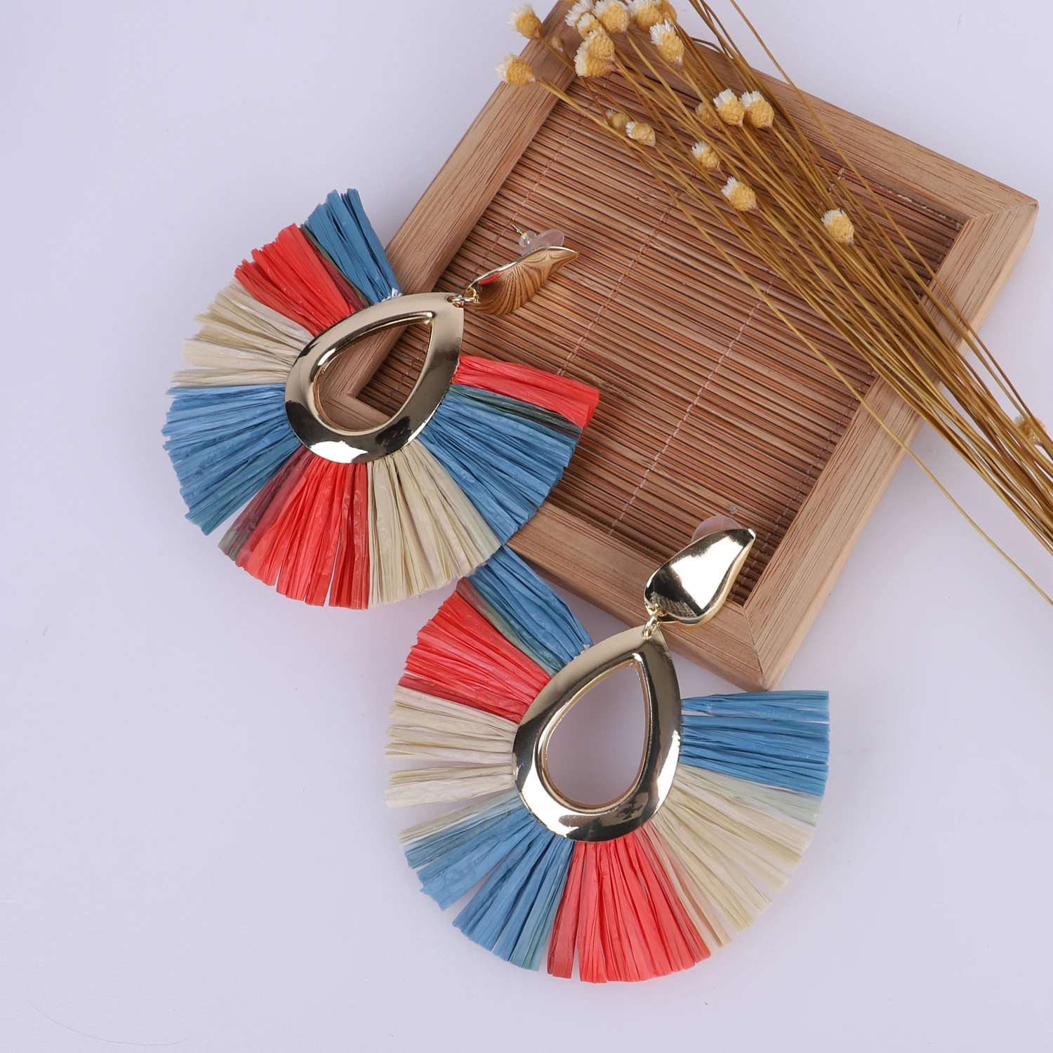 NUIP кисточкой Золотые длинные большие роскошные серьги для женщин Boho Tassle