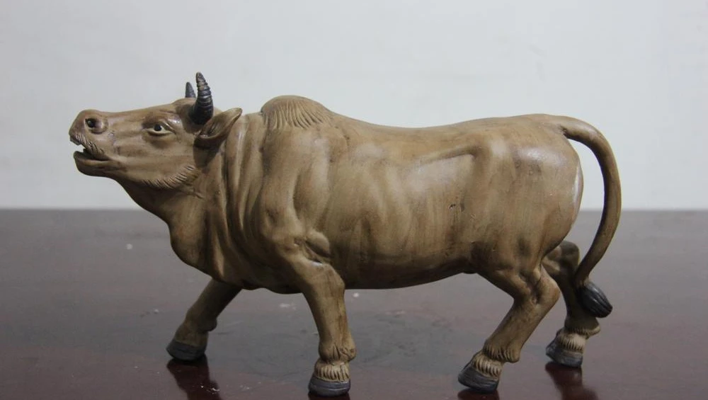 China Feng shui pottery porcelain animal zodiac Cattle Ox bull oxen lucky statue
China Feng shui pottery porcelain animal zodiac Cattle Ox bull oxen lucky statue