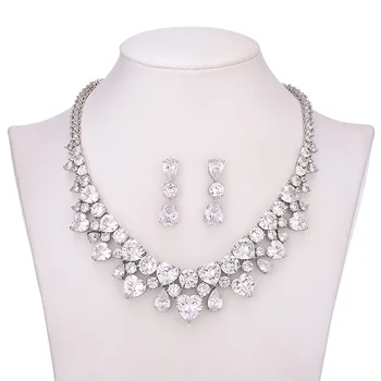 European and American Luxury Zircon Bride Necklace Earrings Set Heart Ornaments Wedding Dress Accessories J5101
European and American Luxury Zircon Bride Necklace Earrings Set Heart Ornaments Wedding Dress Accessories J5101