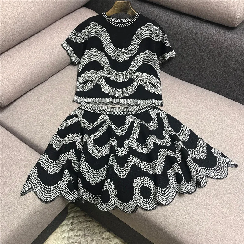 2019 Hot Sale Dress Female Bump Color Jacquard Short-sleeved Summer Ice Knitting Coat + Wavy Skirt Small Air Fragrance Suit
2019 Hot Sale Dress Female Bump Color Jacquard Short-sleeved Summer Ice Knitting Coat + Wavy Skirt Small Air Fragrance Suit