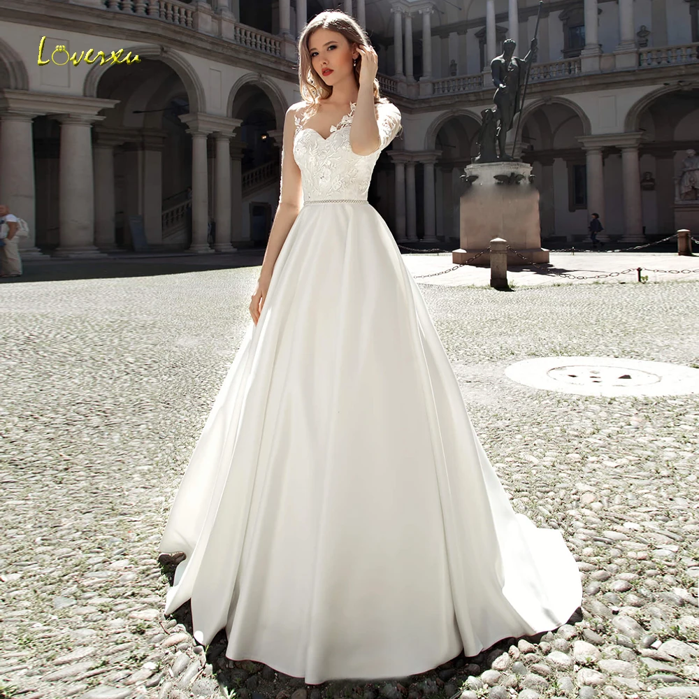 Loverxu V-Neck A Line Wedding Dress Appliques Beading Half Sleeve Backless Bride Dresses Sweep Train Satin Bridal Gown Plus Size
Loverxu V-Neck A Line Wedding Dress Appliques Beading Half Sleeve Backless Bride Dresses Sweep Train Satin Bridal Gown Plus Size
