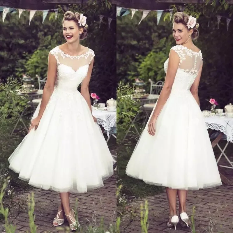 2019 New Collection Vintage Ivory Lace Wedding Dresses Sexy Sheer Neck Cap Sleeves Tea Length Custom Made Plus Size Bridal Gowns
2019 New Collection Vintage Ivory Lace Wedding Dresses Sexy Sheer Neck Cap Sleeves Tea Length Custom Made Plus Size Bridal Gowns