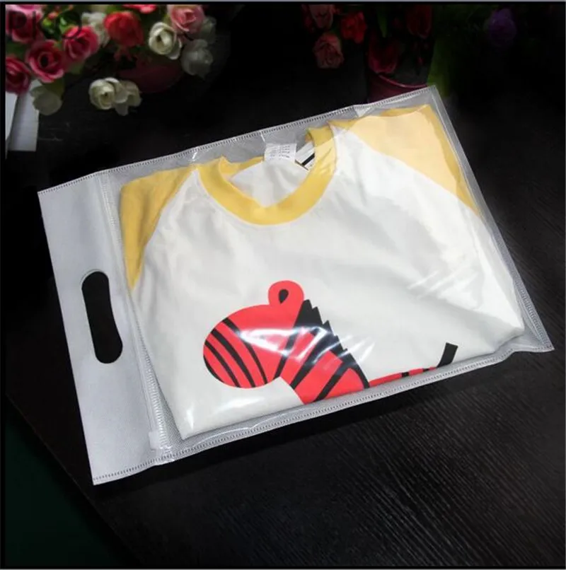 50pcs Clear/Non-woven bags Small ziplock bag with handle Underwear/T-shirt packaging bag zipper lock storage bag package pouch
50pcs Clear/Non-woven bags Small ziplock bag with handle Underwear/T-shirt packaging bag zipper lock storage bag package pouch