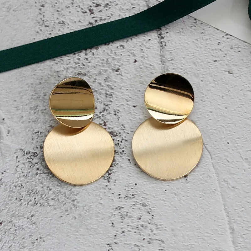 Fashion Cute Flower Big simple Round card Stud Earrings Bohemia Ethnic Bijoux Vintage Plastic Crystal Earrings Women Jewelry
Fashion Cute Flower Big simple Round card Stud Earrings Bohemia Ethnic Bijoux Vintage Plastic Crystal Earrings Women Jewelry