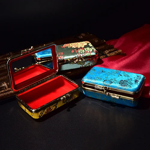 1pcs Lipstick Stand Case Bag Plain Embroidered Makeup Display Cosmetics Lipstick Organizer Holder With Mirror
1pcs Lipstick Stand Case Bag Plain Embroidered Makeup Display Cosmetics Lipstick Organizer Holder With Mirror