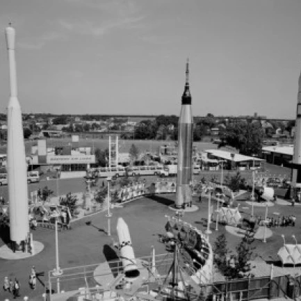 USA New York City Space rocket exhibition Poster Print (18 x 24)