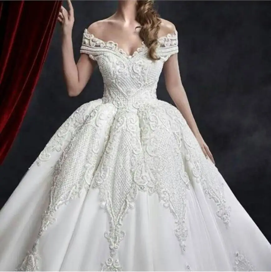 Amazing V neck Wedding Dress 2018 Pearls Beading Crystal Sparkling Bridal Gown Ball Gown Custom Made Wedding Dresses
Amazing V neck Wedding Dress 2018 Pearls Beading Crystal Sparkling Bridal Gown Ball Gown Custom Made Wedding Dresses