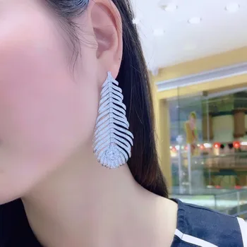 Qi Xuan_Jewelry_New Earrings Feather Earrings S925 Silver Inlay Zircon Elegant And Irregular Irregular_Factory Direct Sales
Qi Xuan_Jewelry_New Earrings Feather Earrings S925 Silver Inlay Zircon Elegant And Irregular Irregular_Factory Direct Sales
