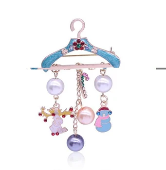 Unique Enamel Hanger Brooch Pin Christmas Gift Elk Snowman Simulated Pearl Tassel Brooches Xmas New Year Jewelry Lots 10 Pcs
Unique Enamel Hanger Brooch Pin Christmas Gift Elk Snowman Simulated Pearl Tassel Brooches Xmas New Year Jewelry Lots 10 Pcs