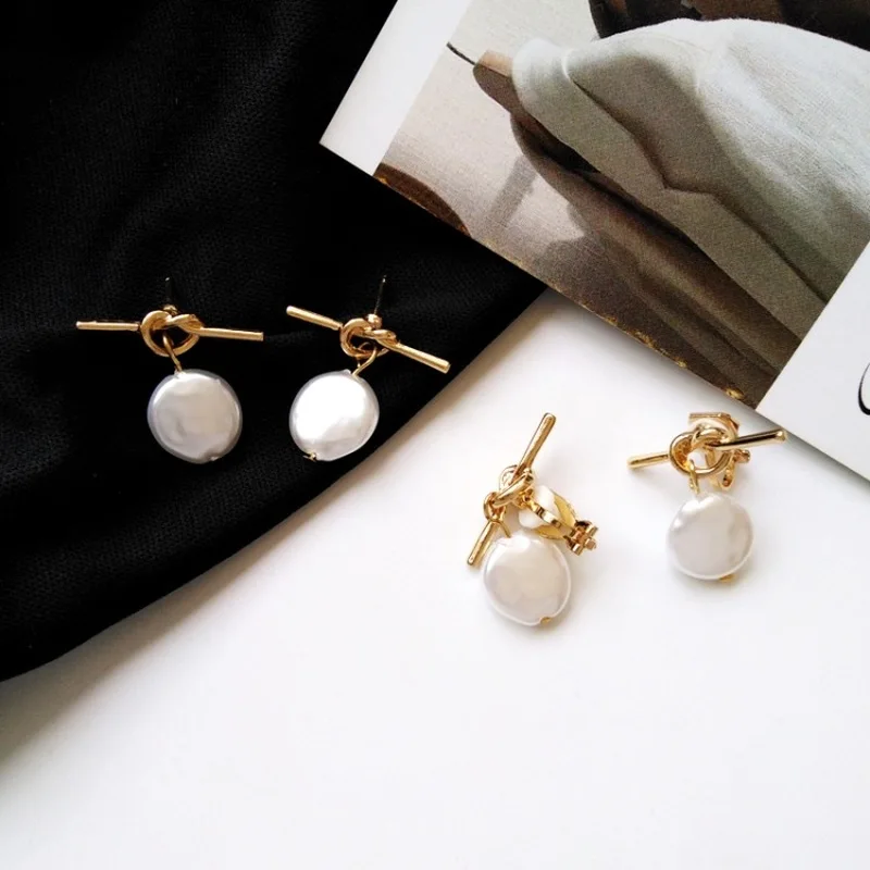 New Korean Simple Creative Metal Knotted Clip Earrings for Women Girl Fashion Accessories Personality Imitation Pearl Jewelry
New Korean Simple Creative Metal Knotted Clip Earrings for Women Girl Fashion Accessories Personality Imitation Pearl Jewelry