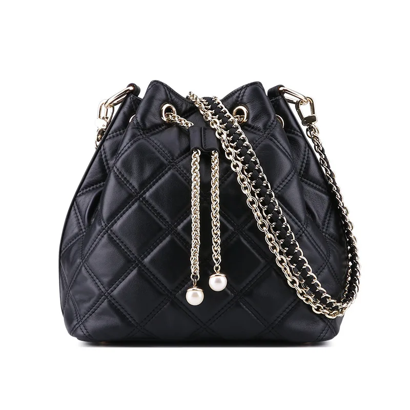 Genuine Leather Bucket Lady Bag 2019 New Korean Version Small Fragrance Big Simple Oblique Large Capacity Wild high quality
Genuine Leather Bucket Lady Bag 2019 New Korean Version Small Fragrance Big Simple Oblique Large Capacity Wild high quality