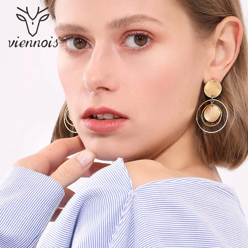 Viennois Large Circle Gold Color Hoop Earrings for Woman Fashion Earrings Jewelry
Viennois Large Circle Gold Color Hoop Earrings for Woman Fashion Earrings Jewelry