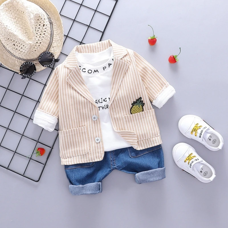 2019 Autumn Baby Boys 3Pcs Suits Letter T-shirt + Striped Pineapple Blazer Coat + Denim Jeans Trousers Party Kids Clothing Sets
2019 Autumn Baby Boys 3Pcs Suits Letter T-shirt + Striped Pineapple Blazer Coat + Denim Jeans Trousers Party Kids Clothing Sets