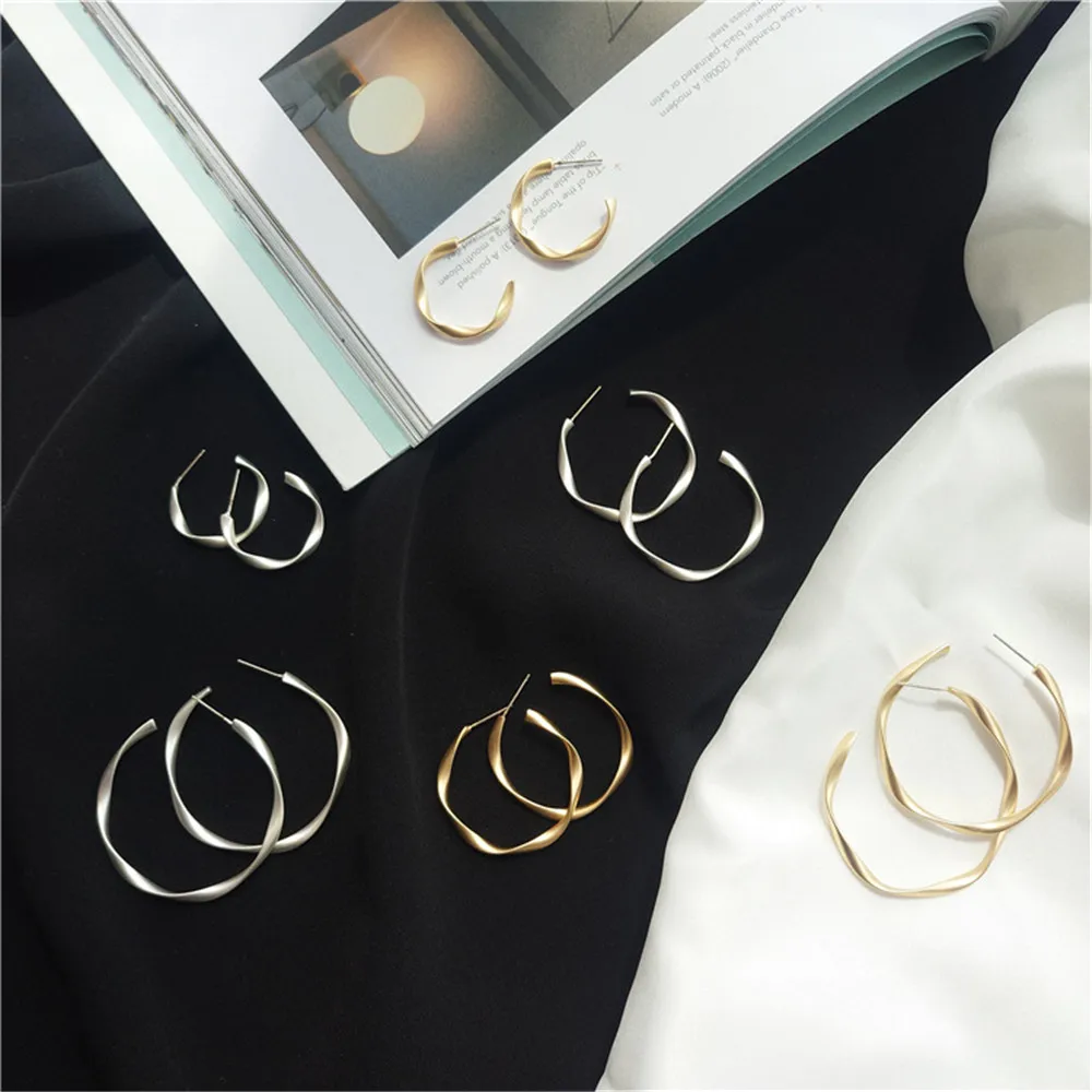 Simple Design Matte Gold Open Twisted Round Hoop Earrings For Women Geometric Circle Hoops Minimalist Metal Small Earrings A354
Simple Design Matte Gold Open Twisted Round Hoop Earrings For Women Geometric Circle Hoops Minimalist Metal Small Earrings A354