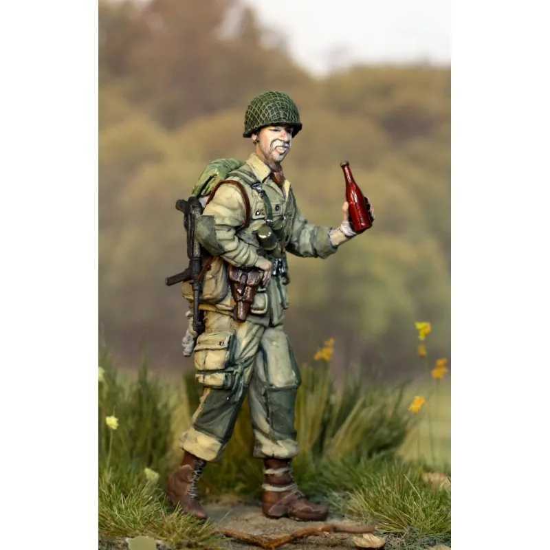 1/35 Resin Figure Model Kit WWII Series US air borne Drinking 1 Figures Unassambled Unpainted
1/35 Resin Figure Model Kit WWII Series US air borne Drinking 1 Figures Unassambled Unpainted