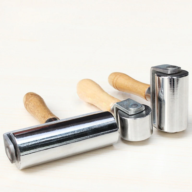 3pcs/set Roller DIY Leather Carving Binder Holder Rubber Tire Iron Roller Leather Glue Laminating Roller DIY Hand Binding Tools
3pcs/set Roller DIY Leather Carving Binder Holder Rubber Tire Iron Roller Leather Glue Laminating Roller DIY Hand Binding Tools