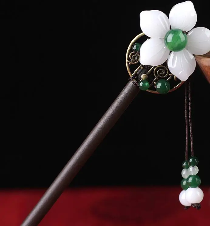 Chinese style simple retro hairpin headdress wood hair woman hair clip accessories 
Chinese style simple retro hairpin headdress wood hair woman hair clip accessories