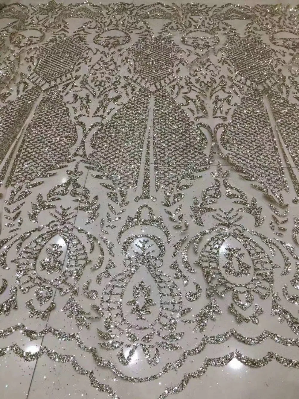 glued glitter sequins L-112515 lace fabric Hot selling African French net tulle Lace Fabric for party
glued glitter sequins L-112515 lace fabric Hot selling African French net tulle Lace Fabric for party