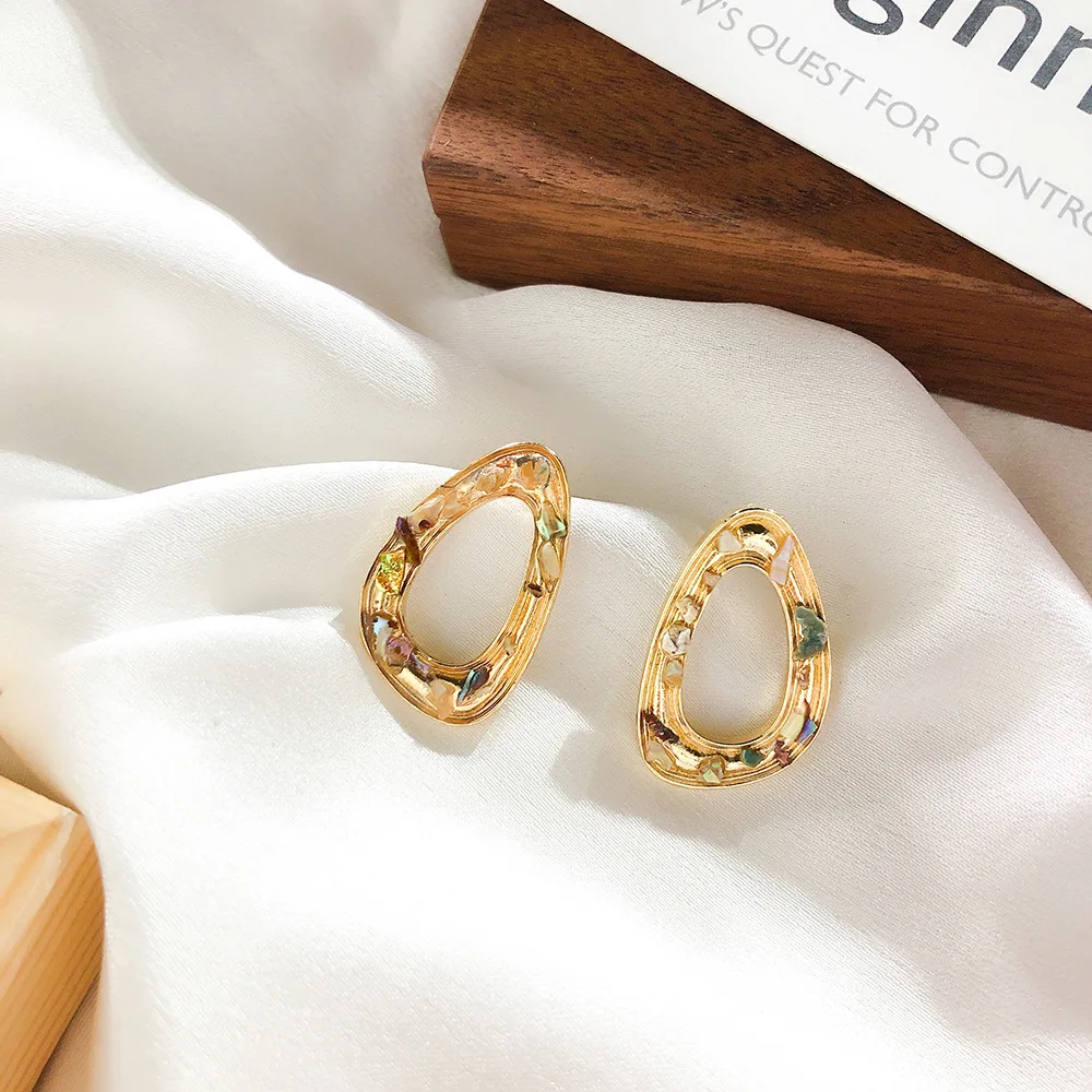 S925 Silver Needle Stud Earrings New Acetate Geometry Stud Earring Irregular Natural Stone Crystal Openwork Water Stud Earrings
S925 Silver Needle Stud Earrings New Acetate Geometry Stud Earring Irregular Natural Stone Crystal Openwork Water Stud Earrings