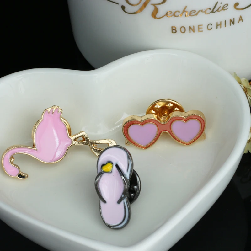 Fashion Cartoon Creative Unique Flip Flop Glasses Flamingo Button Denim Coats Brooches For Women Jewelry Accessories Enamel Pins 
Fashion Cartoon Creative Unique Flip Flop Glasses Flamingo Button Denim Coats Brooches For Women Jewelry Accessories Enamel Pins