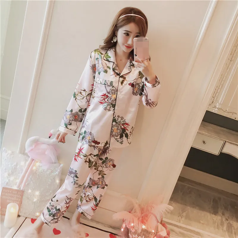 Yuzhenli New Autumn Women's Pajamas Sets Flower Print Fashion Luxury Female Imitation Silk Casual Nighties Sleepwear Size M-XL
Yuzhenli New Autumn Women's Pajamas Sets Flower Print Fashion Luxury Female Imitation Silk Casual Nighties Sleepwear Size M-XL