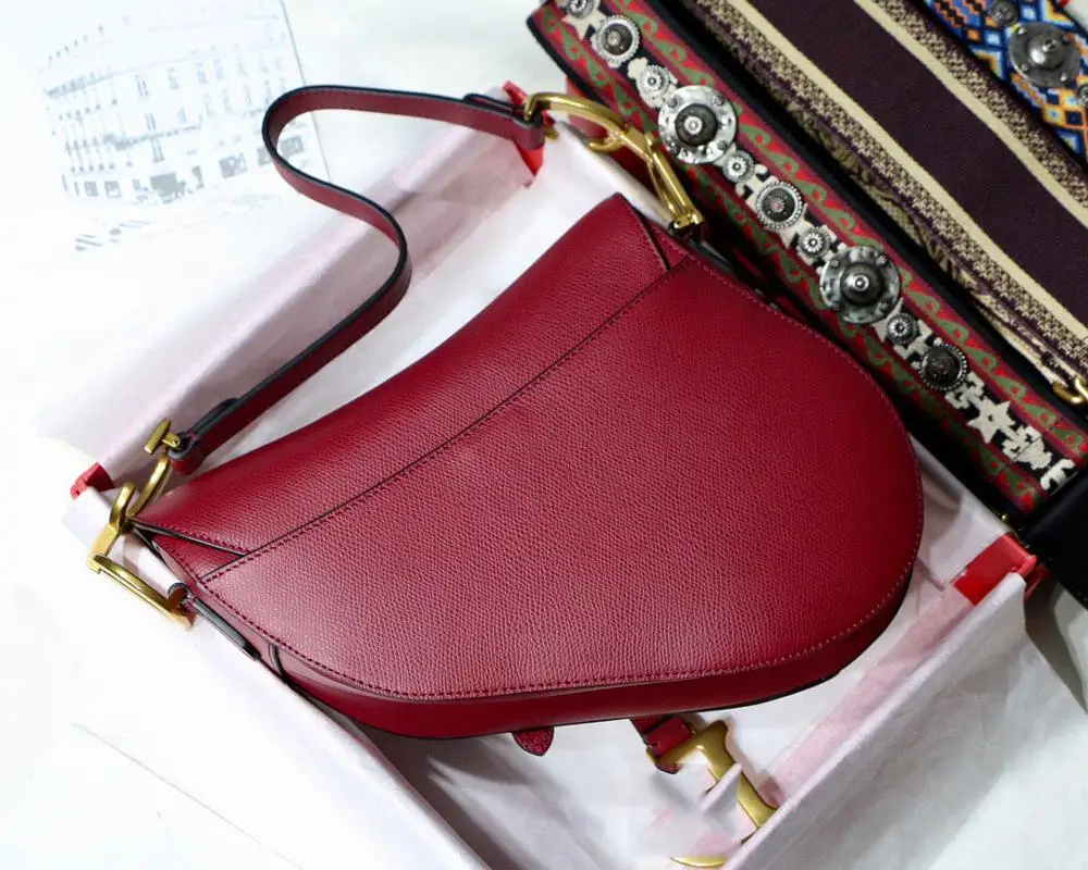2019 New Style D handbag luxury brand bag top quality genuine leather free shipping
2019 New Style D handbag luxury brand bag top quality genuine leather free shipping
