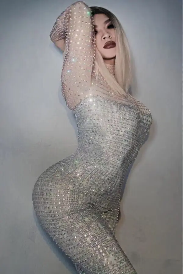 Новый дизайн, Блестящий Комбинезон со стразами и длинными рукавами, соблазнительный сценический наряд, праздничные женские леггинсы для танцев, наряд
Новый дизайн, Блестящий Комбинезон со стразами и длинными рукавами, соблазнительный сценический наряд, праздничные женские леггинсы для танцев, наряд