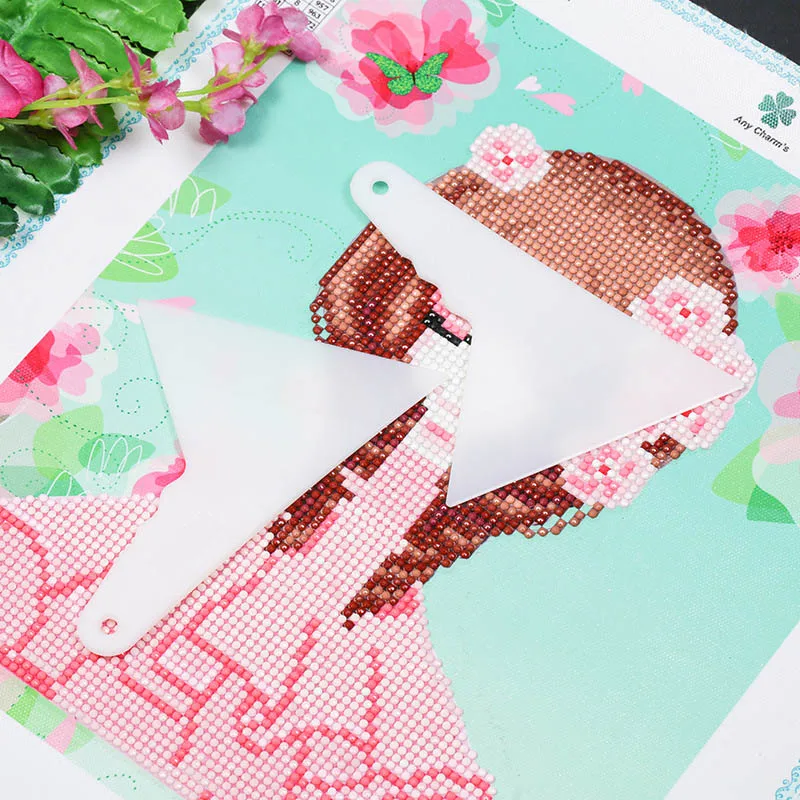 1Pcs plastic modifier high quality correction adjuster large diamond embroidery correction fixed tool ruler mold household items
1Pcs plastic modifier high quality correction adjuster large diamond embroidery correction fixed tool ruler mold household items