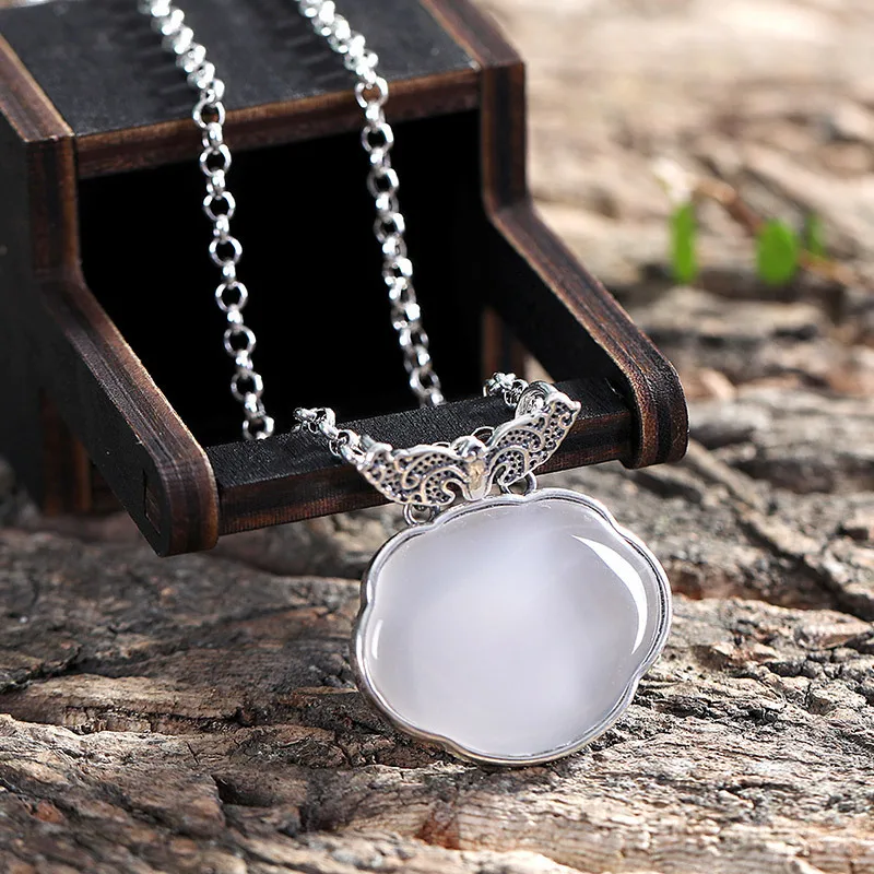 S925 Silver Retro High-end Women's pendant inlaid with natural chalcedony auspicious wishful sweater chain wholesale
S925 Silver Retro High-end Women's pendant inlaid with natural chalcedony auspicious wishful sweater chain wholesale