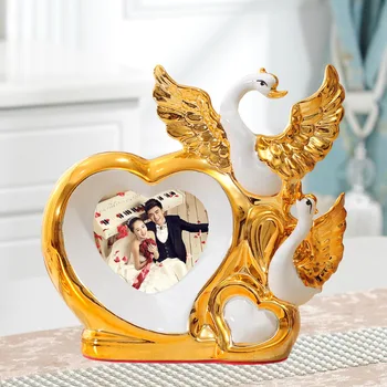 Swan furnishing picture frame wedding photo ceramic home decoration bedroom creative custom living room flowers Wedding gift
Swan furnishing picture frame wedding photo ceramic home decoration bedroom creative custom living room flowers Wedding gift